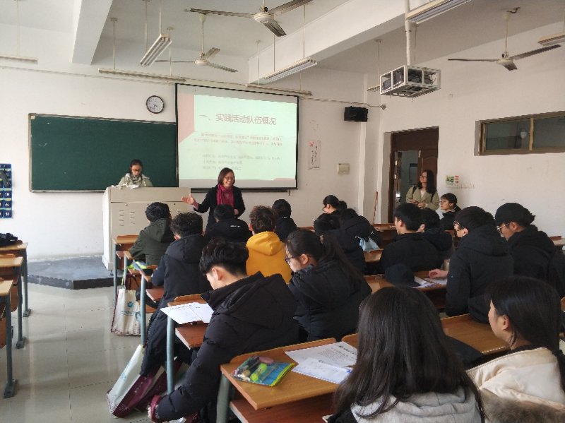 数学与信息工程学院党总支副书记李宝珍老师讲话.png