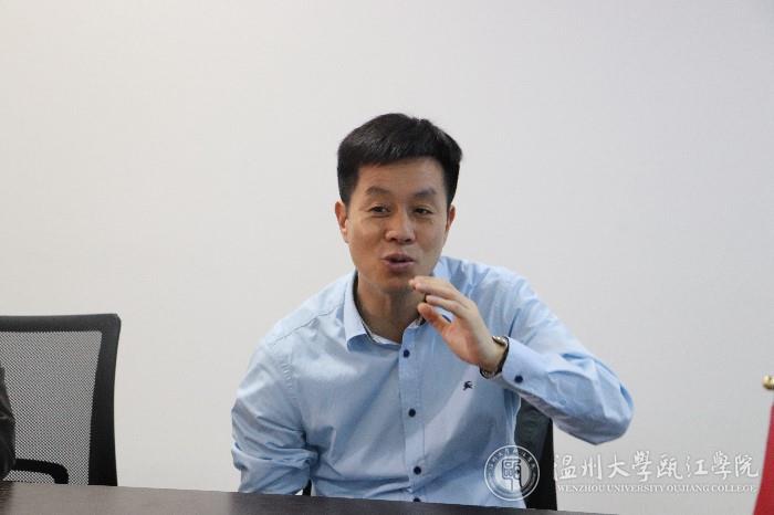 瓯江学院档案馆馆长张晓辉老师讲话.JPG