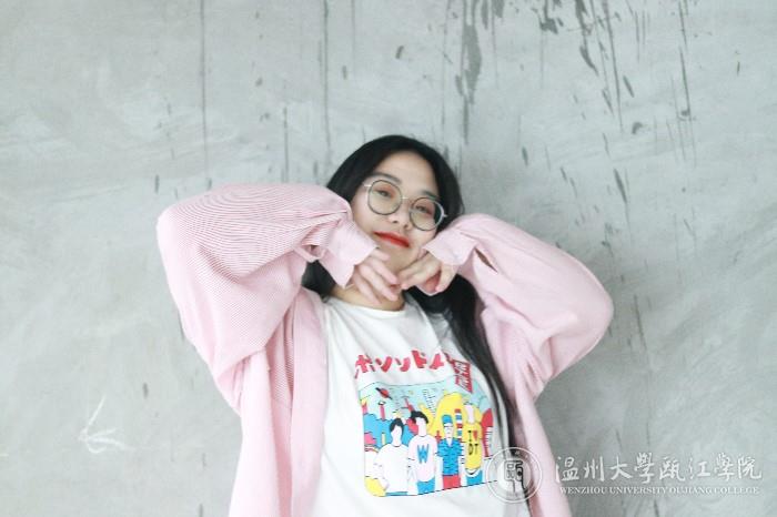 18法三 方舒艺 手动微笑.jpg
