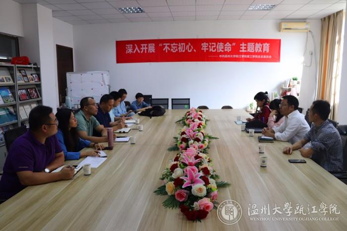 座谈会现场.jpg