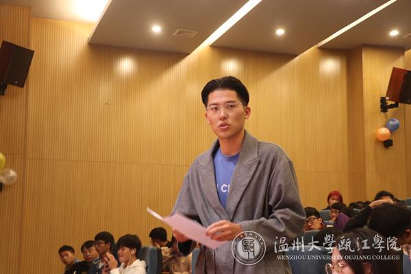 评委点评.jpg