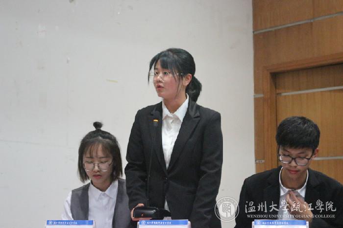 选手辩论.jpg