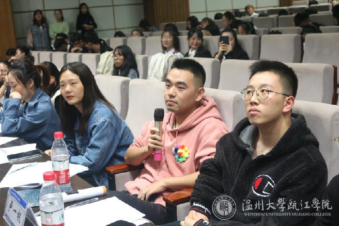 评委席.jpg