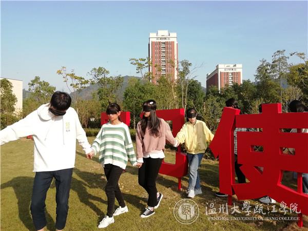 盲人游戏.jpg