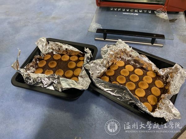 饼干出炉.jpg