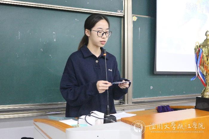 主持人2.JPG