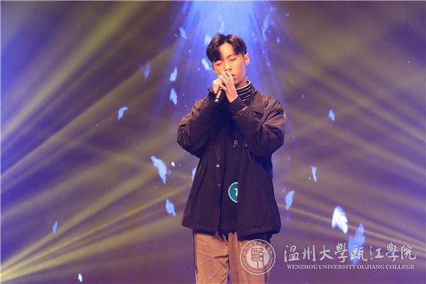 深情演唱.jpg