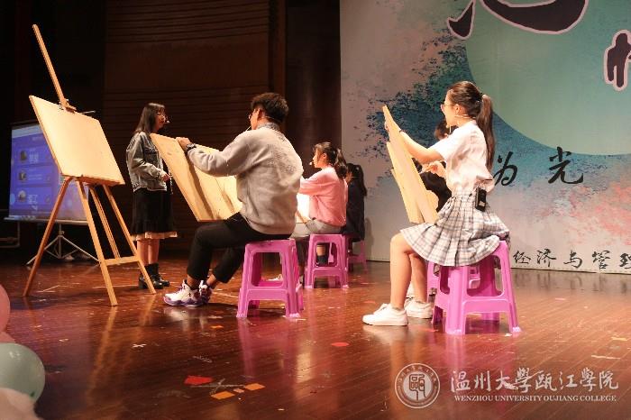 表演中1.JPG