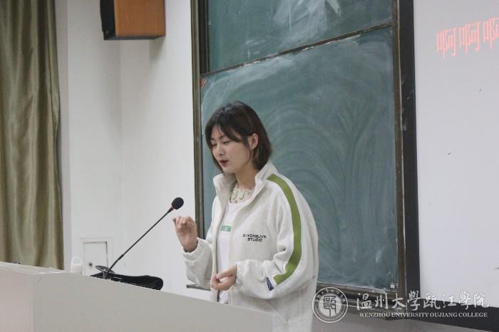 老师讲课2.JPG