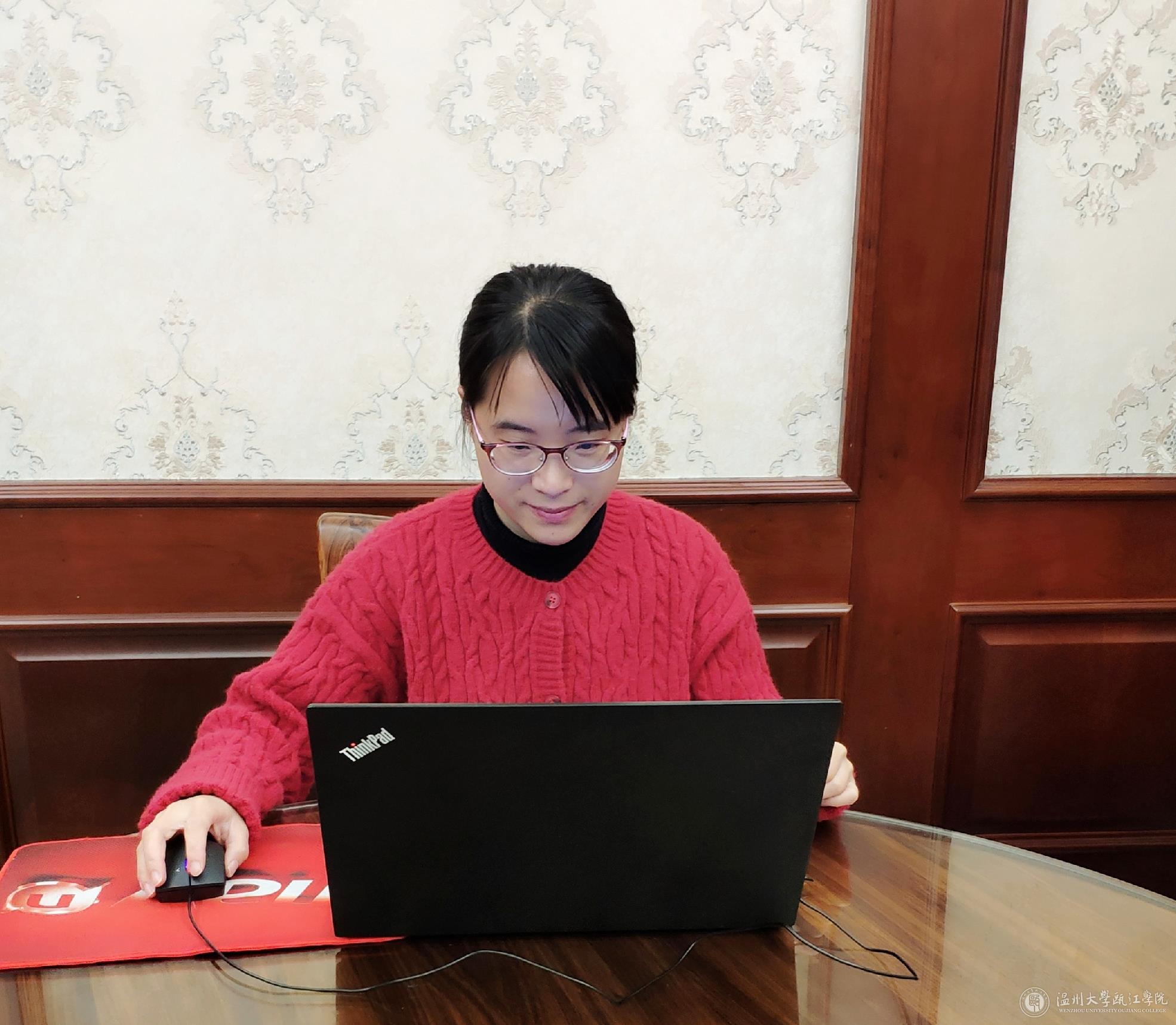 黄碧老师线上授课.jpg
