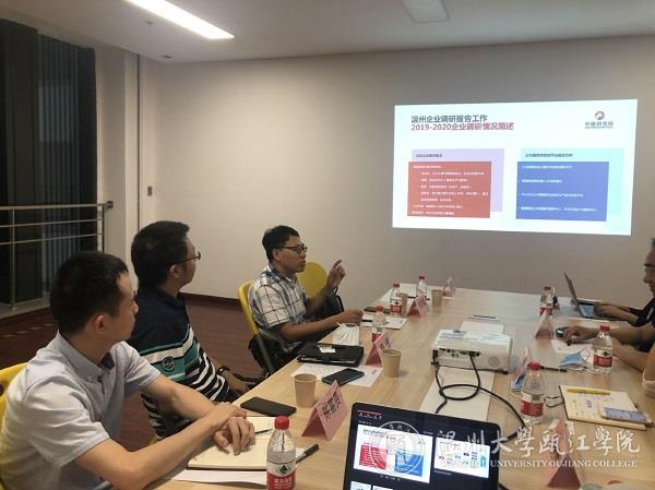 张艳超部长与对方洽谈合作意向.jpg