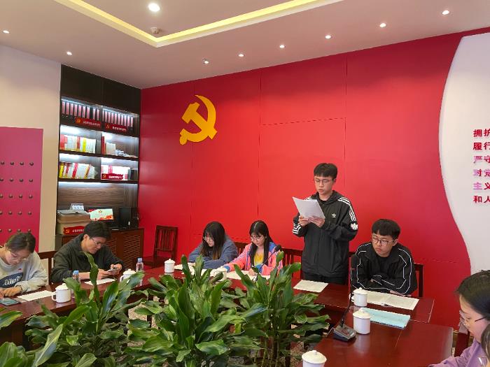 吴尚融宣读《入党志愿书》.jpg