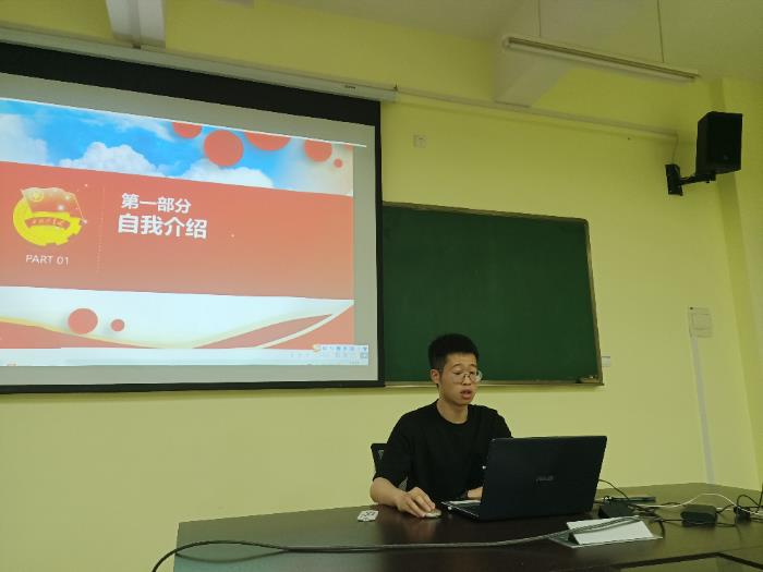刘家利同学答辩.jpg