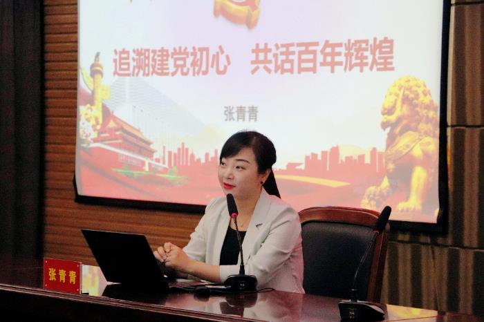 张青青老师授课.jpg