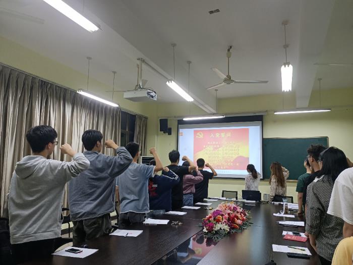 集体宣誓.jpg