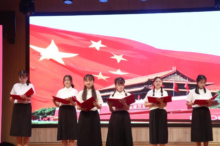 20电子商务朗诵：歌颂党的正确领导1.JPG