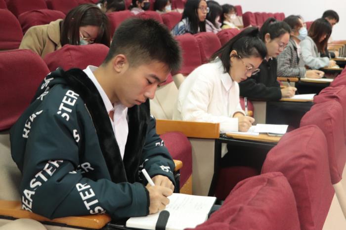 第2段后2-学员认真学习.JPG