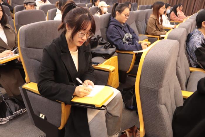 第2段后2-学员做学习记录.JPG
