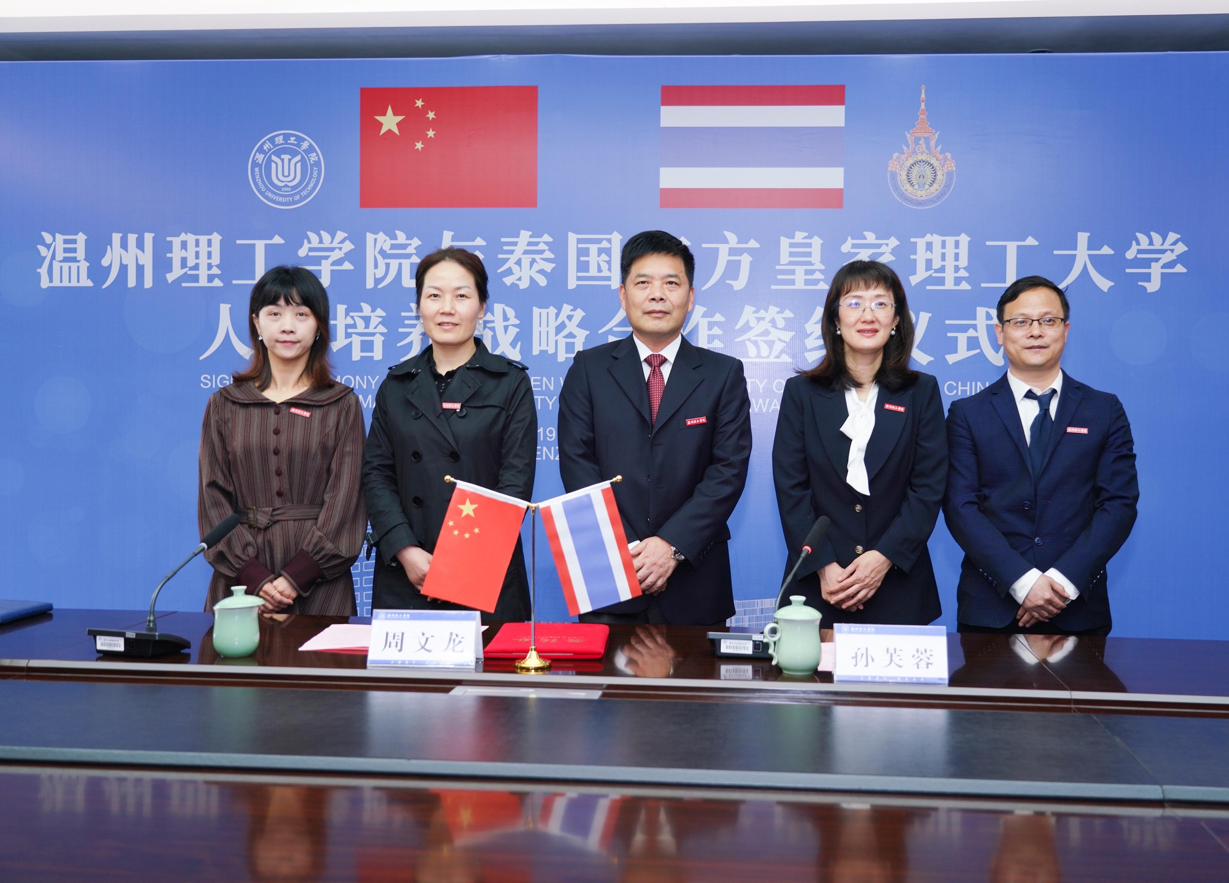 合影.jpg
