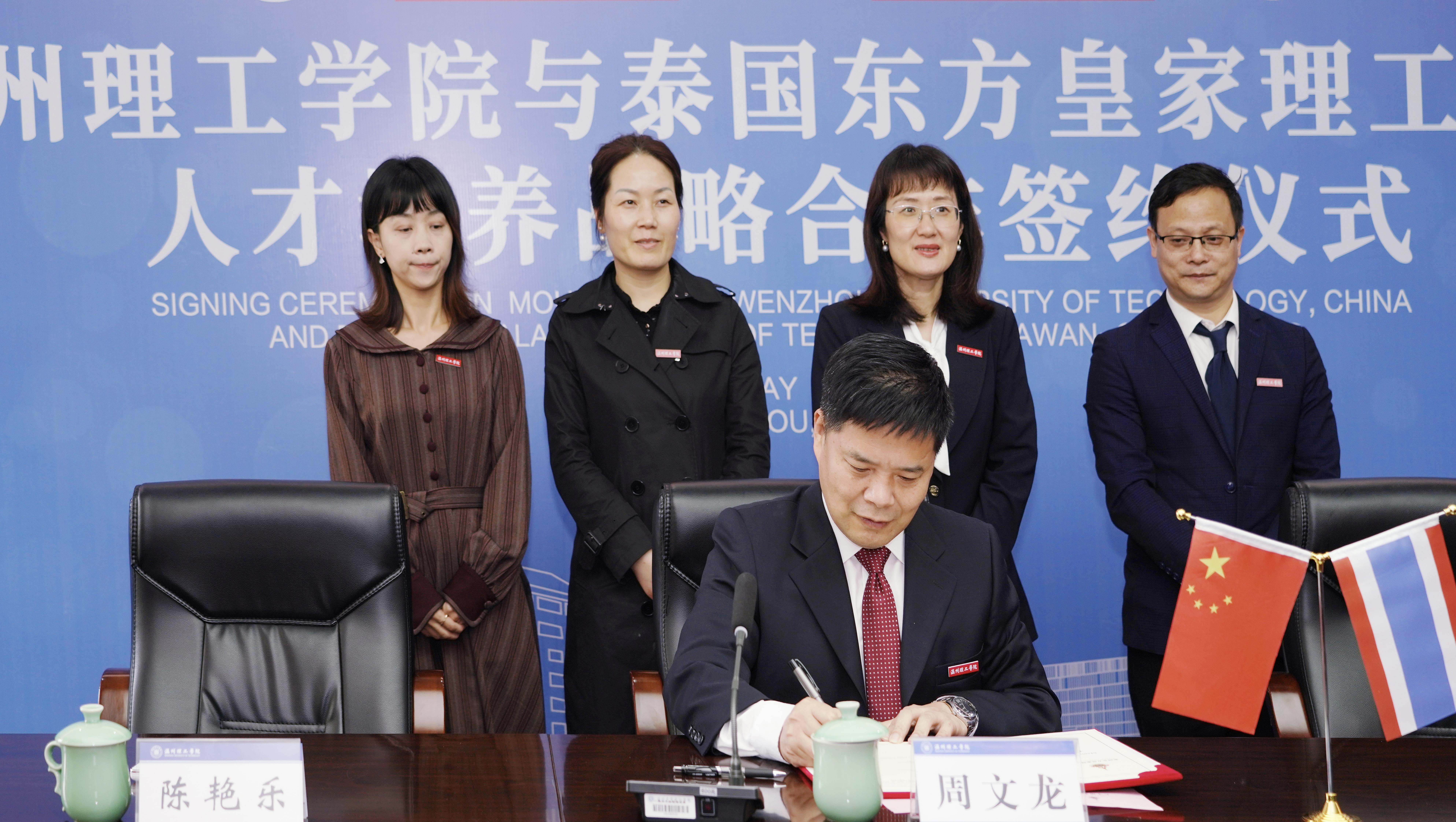 签约.jpg