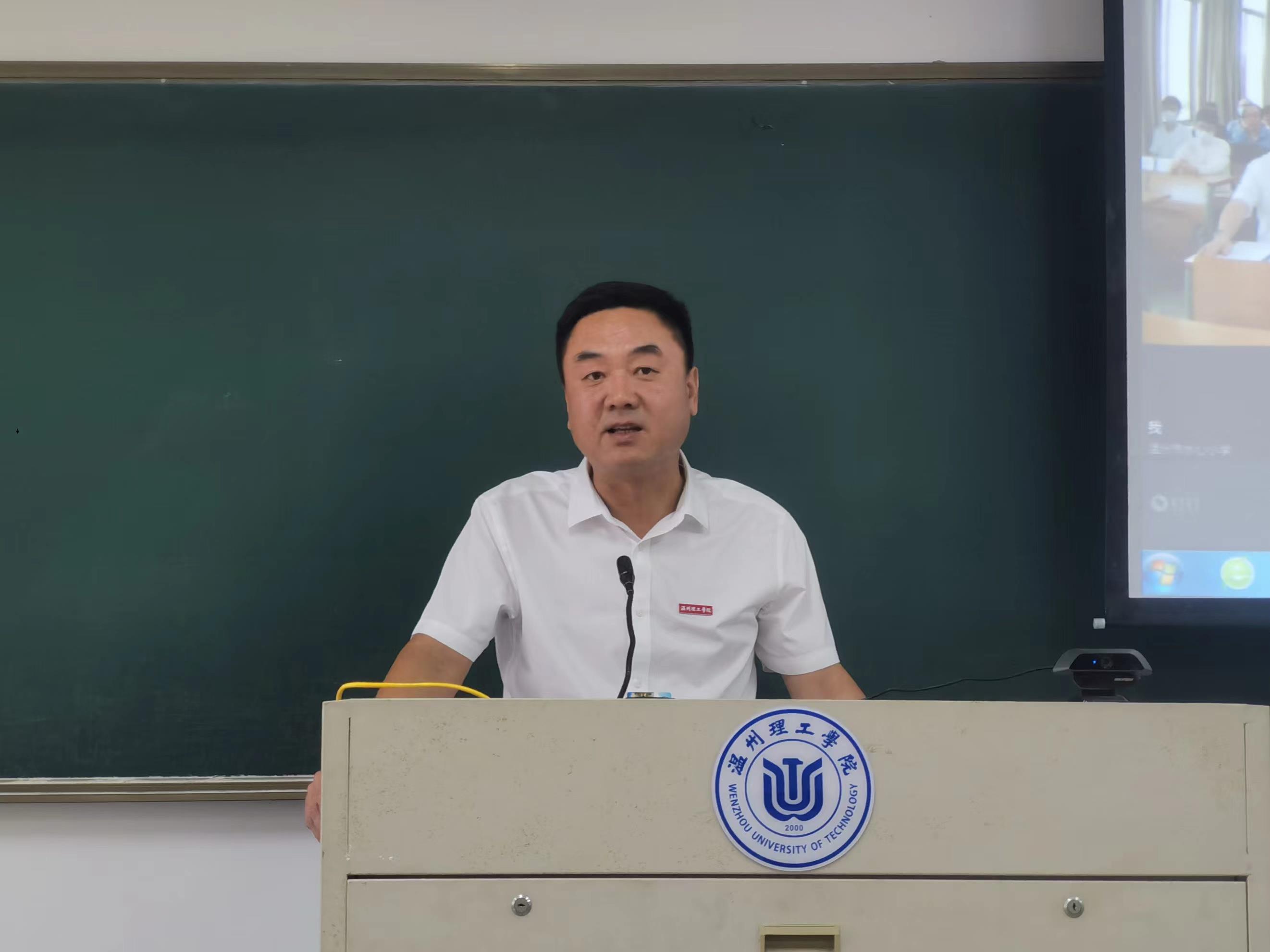 钱强讲话后.jpg