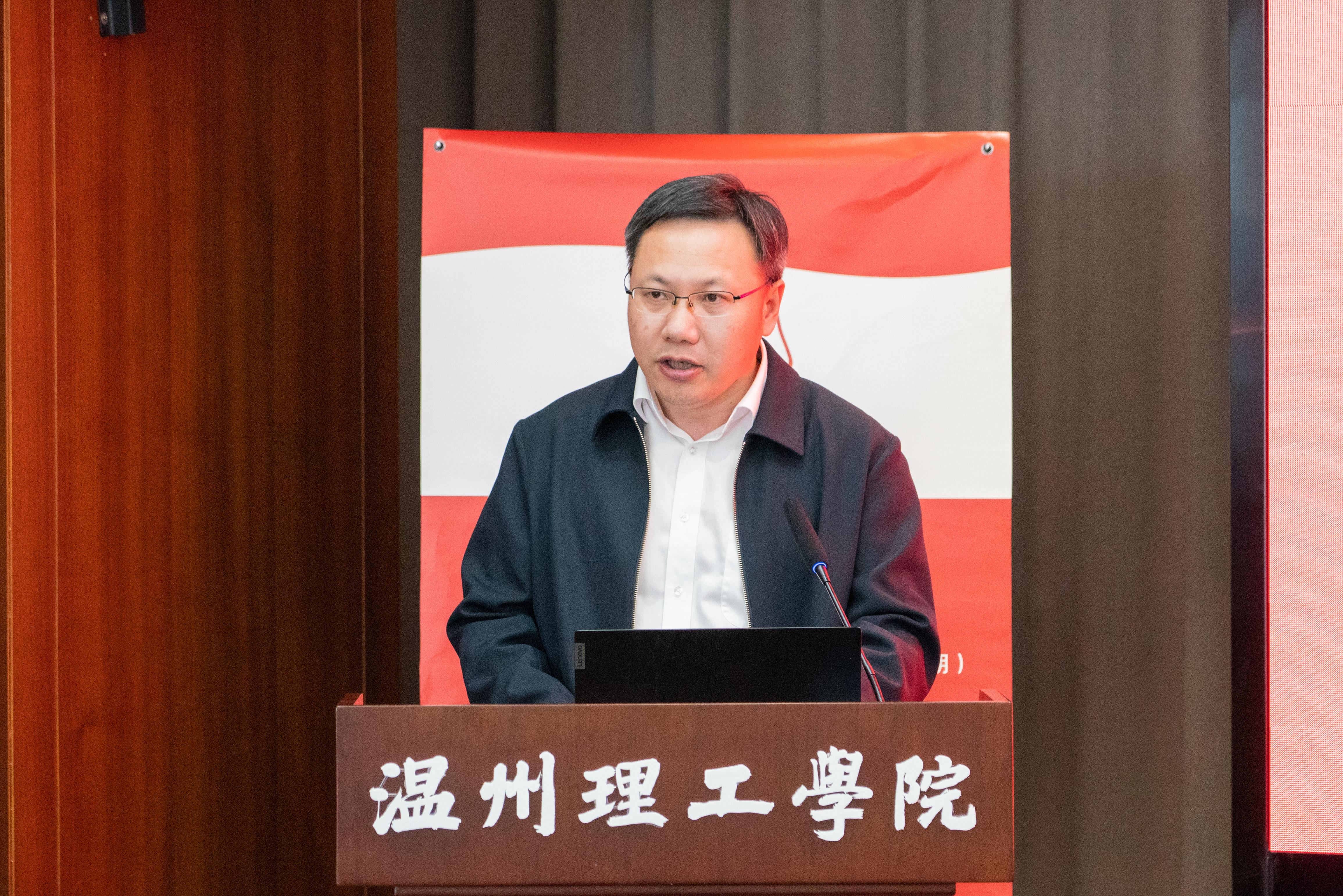 吴向鹏副校长汇报工作.jpg